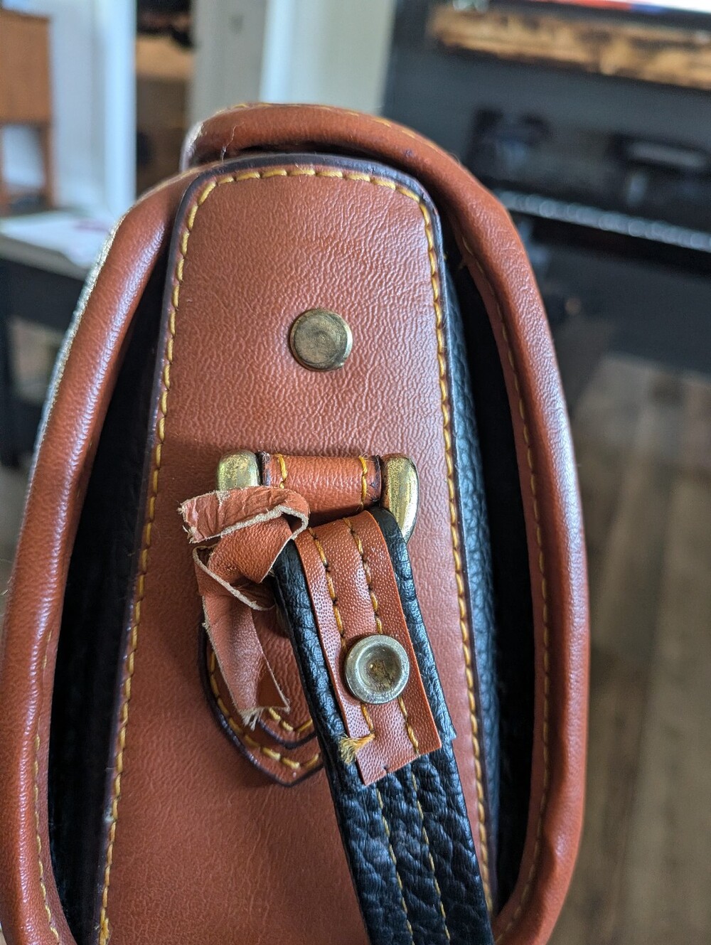 Dooney & Bourke Vintage 1990 Black Pebbled Leather Crossbody - Picture 5 of 15